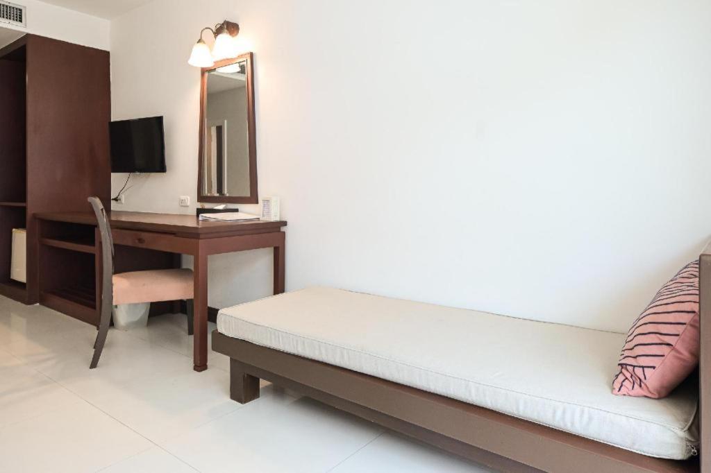 Ramada By Wyndham Phuket Southsea 호텔 Karon 외부 사진