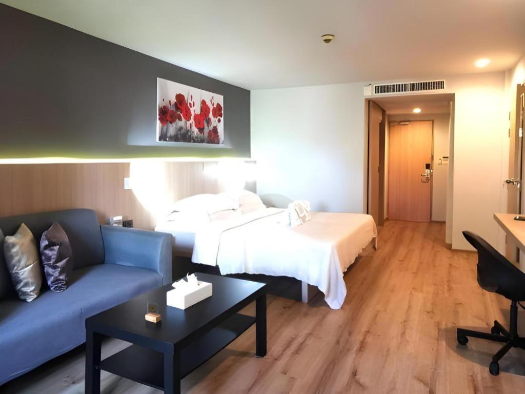 Ramada By Wyndham Phuket Southsea 호텔 Karon 외부 사진