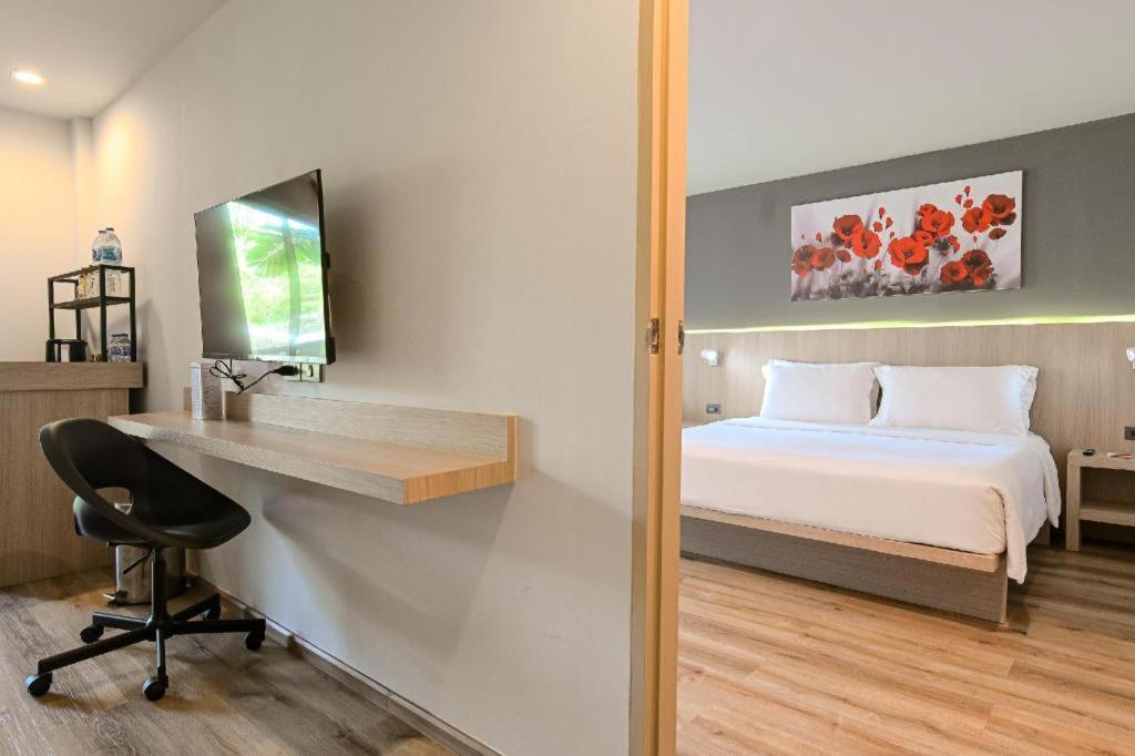 Ramada By Wyndham Phuket Southsea 호텔 Karon 외부 사진