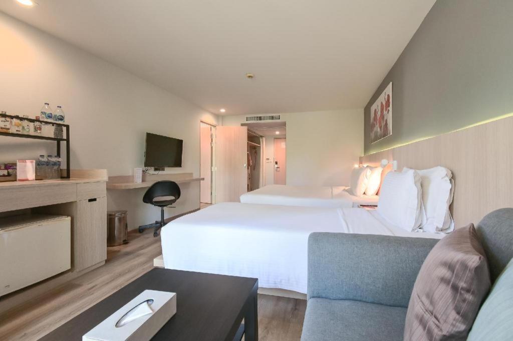 Ramada By Wyndham Phuket Southsea 호텔 Karon 외부 사진