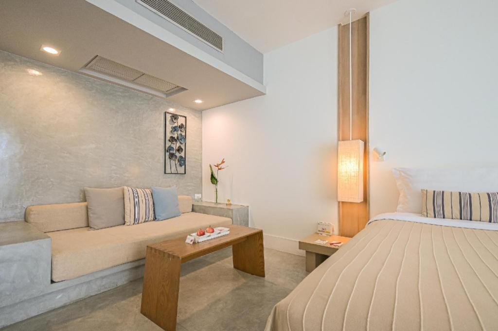 Ramada By Wyndham Phuket Southsea 호텔 Karon 외부 사진