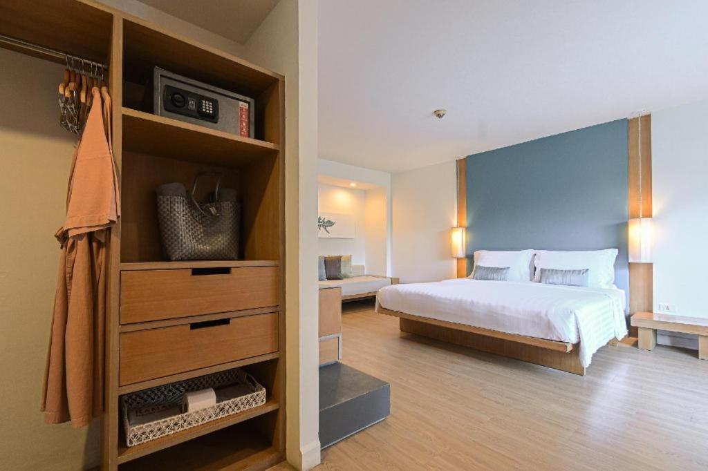 Ramada By Wyndham Phuket Southsea 호텔 Karon 외부 사진