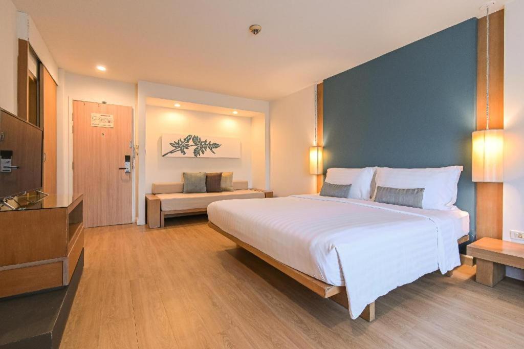 Ramada By Wyndham Phuket Southsea 호텔 Karon 외부 사진