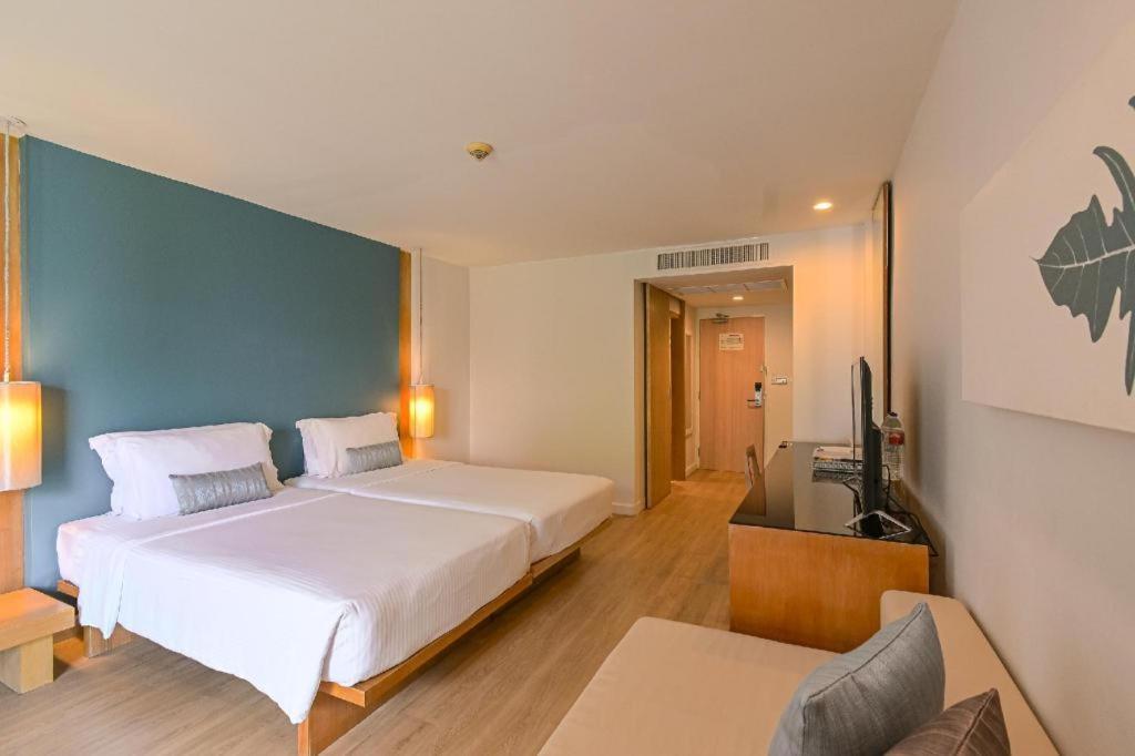 Ramada By Wyndham Phuket Southsea 호텔 Karon 외부 사진