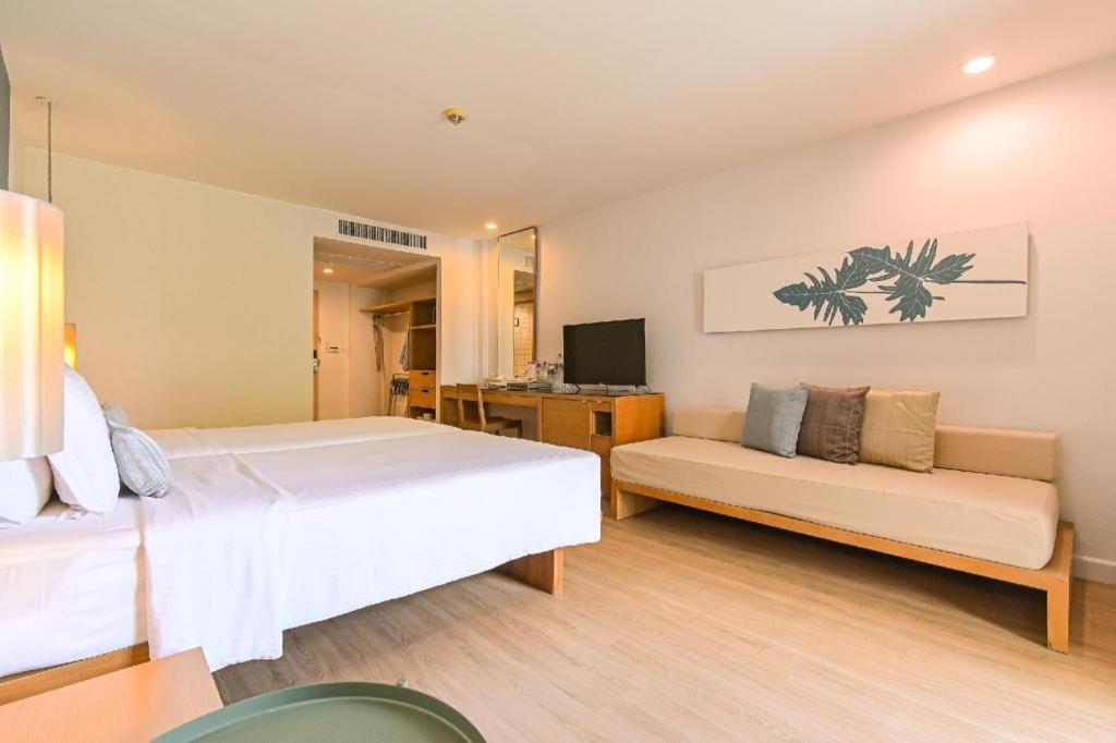 Ramada By Wyndham Phuket Southsea 호텔 Karon 외부 사진