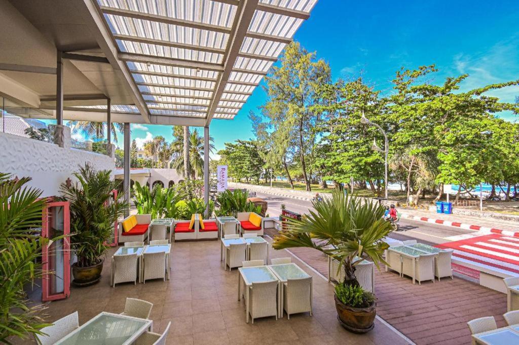 Ramada By Wyndham Phuket Southsea 호텔 Karon 외부 사진